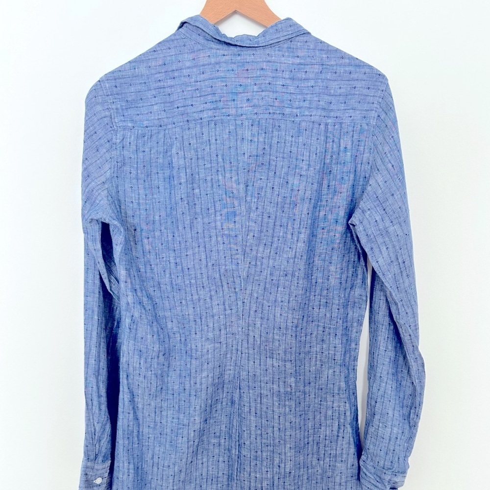 FRANK & EILEEN BARRY BLUE LINEN TOP WITH MINI FLOWERS - Picture 10 of 11